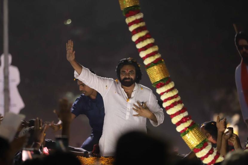 Telegu Superstar Pawan Kalyan in maharashtra assembly election 2024 photos