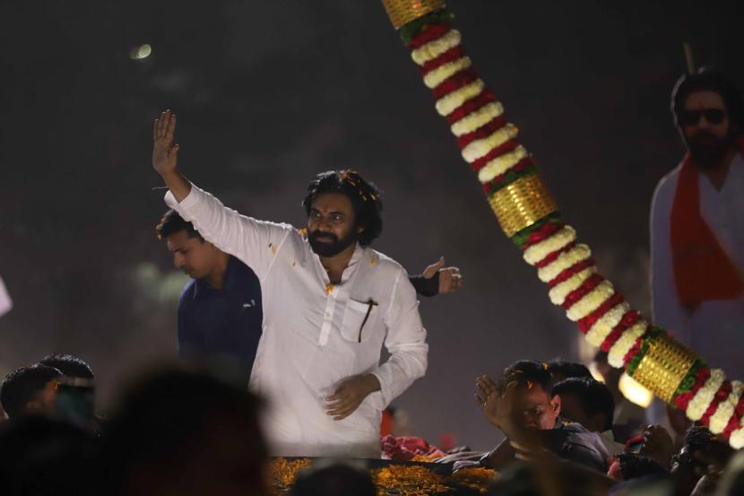 Telegu Superstar Pawan Kalyan in maharashtra assembly election 2024 photos