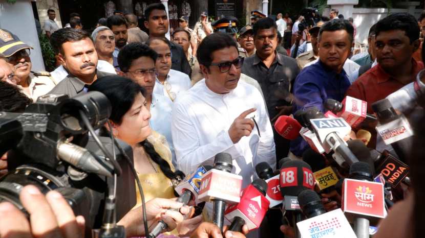 raj thackeray vote along with wife sharmila son amit thackeray daughter in law mitali daughter urvashi and mother kunda thackeray for maharashtra assembly elections 2024 dadar balmohan vidyamandir