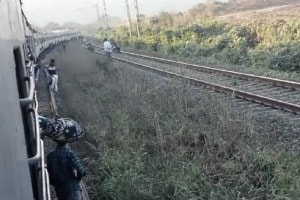 Vasai Diva railway line, traffic disrupted,