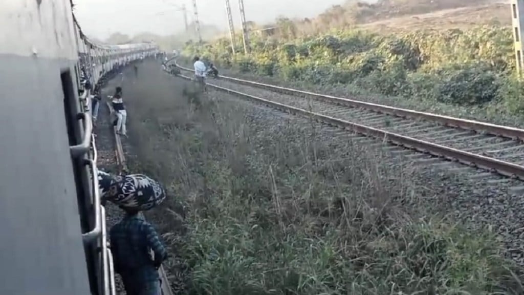 Vasai Diva railway line, traffic disrupted,