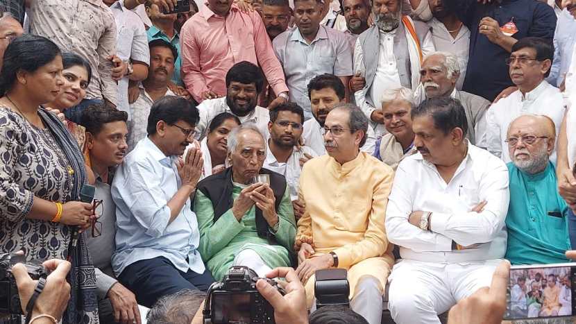 baba adhav protest, uddhav thackeray meets baba adhav