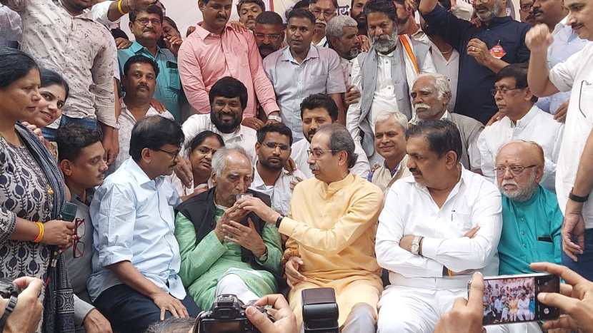 uddhav thackeray meets baba adhav