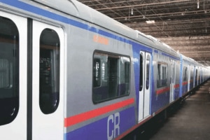 Passengers stuck in air-conditioned local at Dadar station due to guard forgets to open door mumbai