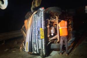 11 injured as bus falls into 20 feet deep pit on Mumbai Pune expressway accident case