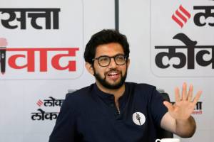 shiv sena leader aditya thackeray hit bjp for favouring gujarat in loksatta loksamvad event