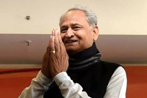 congress leader ashok gehlot slams pm modi over batenge toh katenge remarks