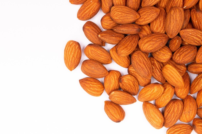 Reasons to include soaked almonds in your regular diet to boos functioning of the body