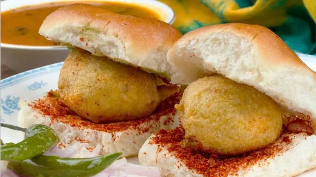 pune vada pav crime news