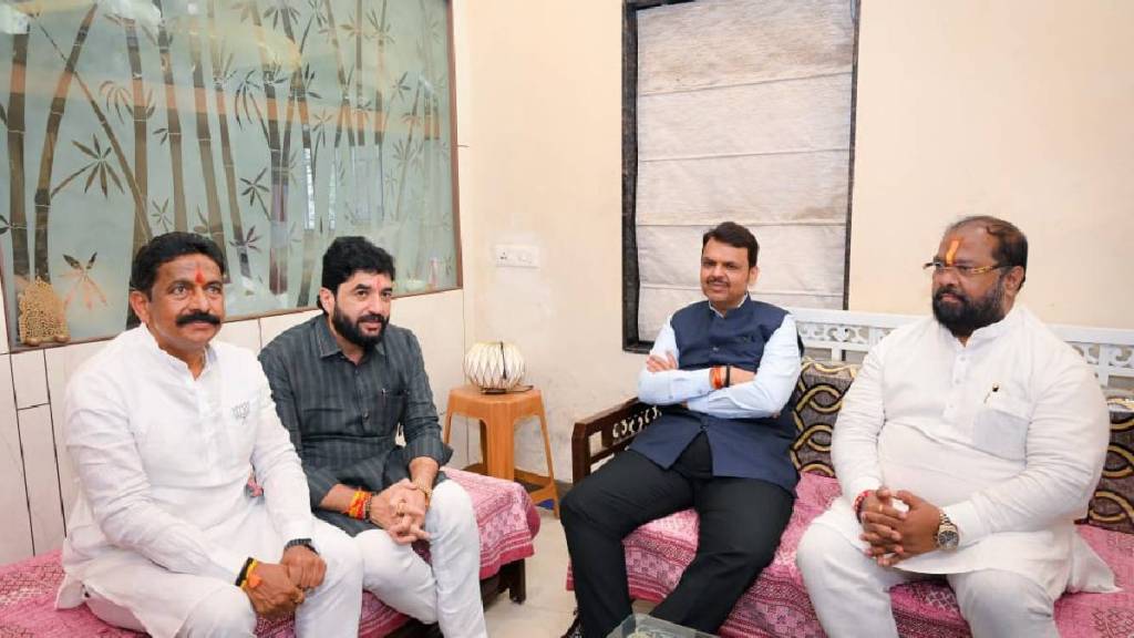 Devendra Fadnavis visited all interested leaders at their homes