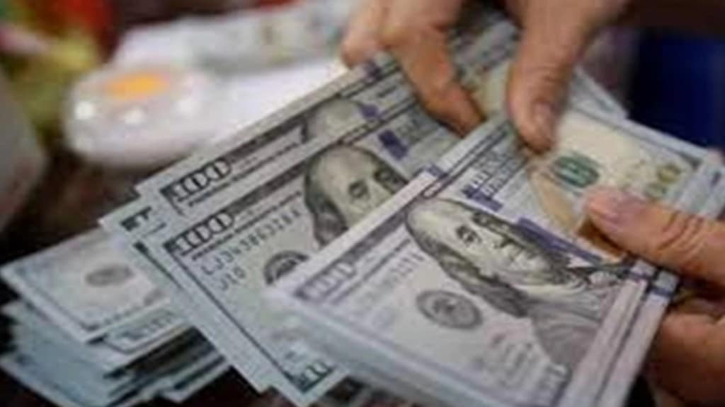 rupee falls 4 paise to close at all time low of 84 43 against us dollar