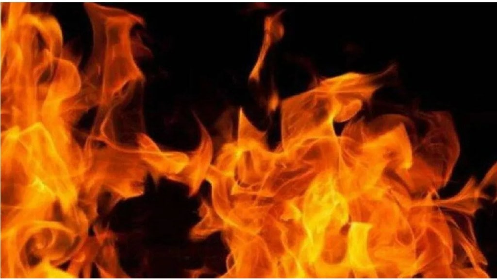 A fire broke out at a building in Goregaon Mumbai print news