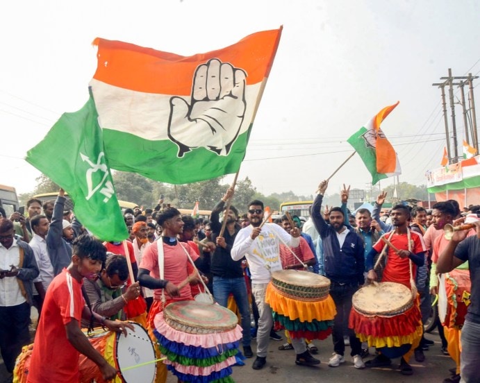 Jharkhand Mukti Morcha (JMM) and Congress party supporters celebrate their decisive lead in the Jharkhand Assembly elections, in Ranchi.(Photo credit: PTI)