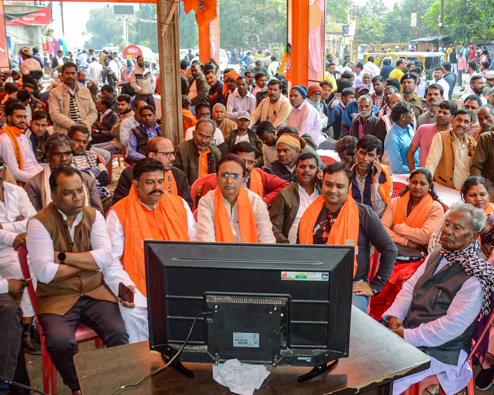 BJP workers watch live telecast of the counting of votes for the Jharkhand Assembly Election 2024 in Ranchi. (Photo credit: PTI)