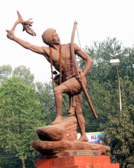 Birsa Munda statue by Nabhendu Sen at Naya More, Bokaro Steel City, Jharkhand