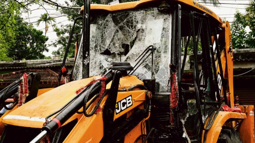 construction worker dies after gets trapped in jcb machine