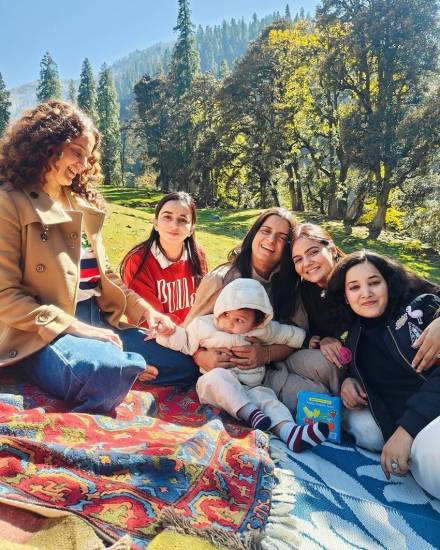 Kangana Ranaut and Family Picnic