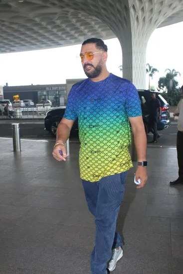 yuvraj singh airport look