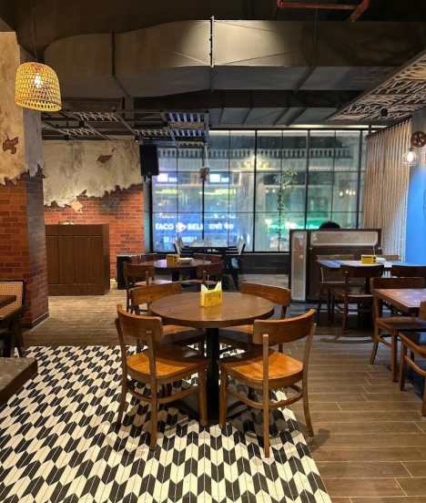 mrunal dusanis and her husband started new restaurant in thane