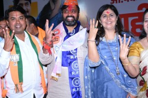 Pankaja Tai Munde appealed people to vote mahesh landge