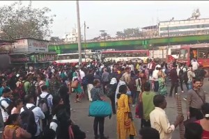 Assembly Elections 2024 Passengers Crowd in Panvel Bus Stand