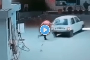 car driver ran without paying for fuel petrol pump employee broke the glass of a car viral video