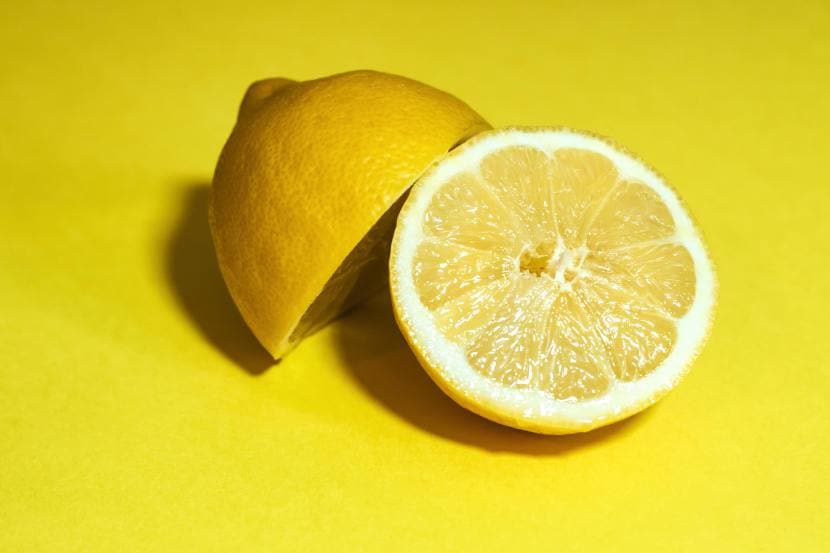 5 things to avoid eating with a lemon which can affect your digestive system negatively 