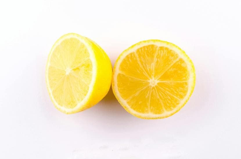 5 things to avoid eating with a lemon which can affect your digestive system negatively 