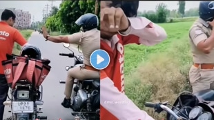 Police helped zomato delivery boy after his bike stopped working humanity viral video on social media