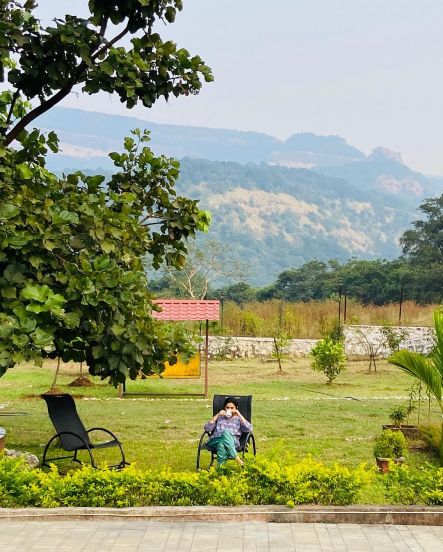 prajakta mali went to karjat farmhouse