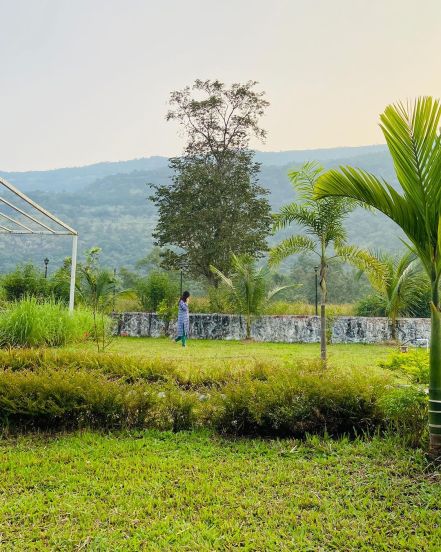 prajakta mali went to karjat farmhouse