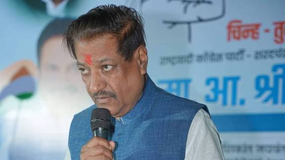 prithviraj chavan on opposition leader