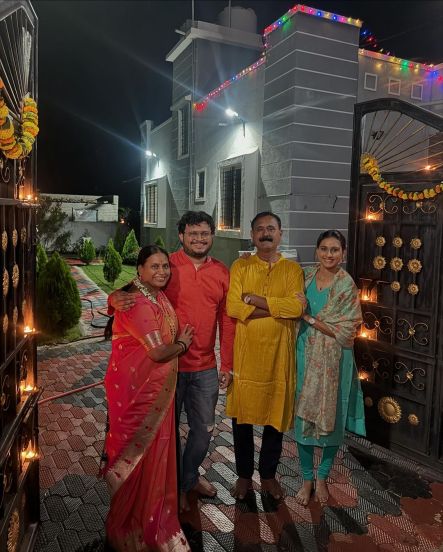 Actress Reshma Shinde shares pictures on social media on Diwali with her family Marathi 