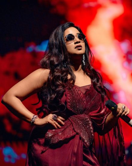 Shreya Ghoshal posts her stunning saree outfit on social media goes viral