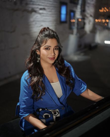 Shreya Ghoshal posts her stunning saree outfit on social media goes viral 