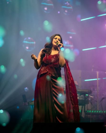 Shreya Ghoshal posts her stunning saree outfit on social media goes viral