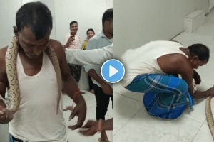 Viral video of a man carries a snake to the hospital after it bites him