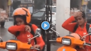 Swiggy Delivery girl viral video of delivering food from scooter emotional video on social media