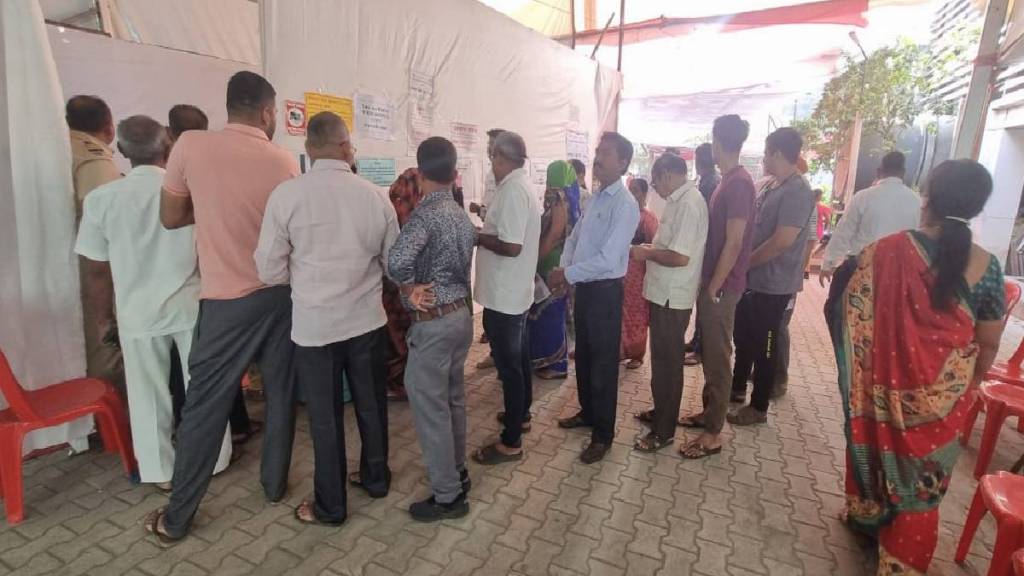 Assembly Election 2024 citizens spontaneously lined up to vote In Kalyan Dombivli