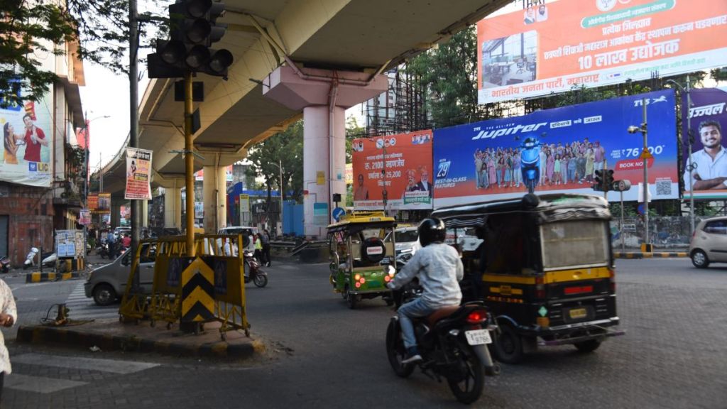 Ignorance of Municipal Corporation and Traffic Police Department towards not working traffic signal