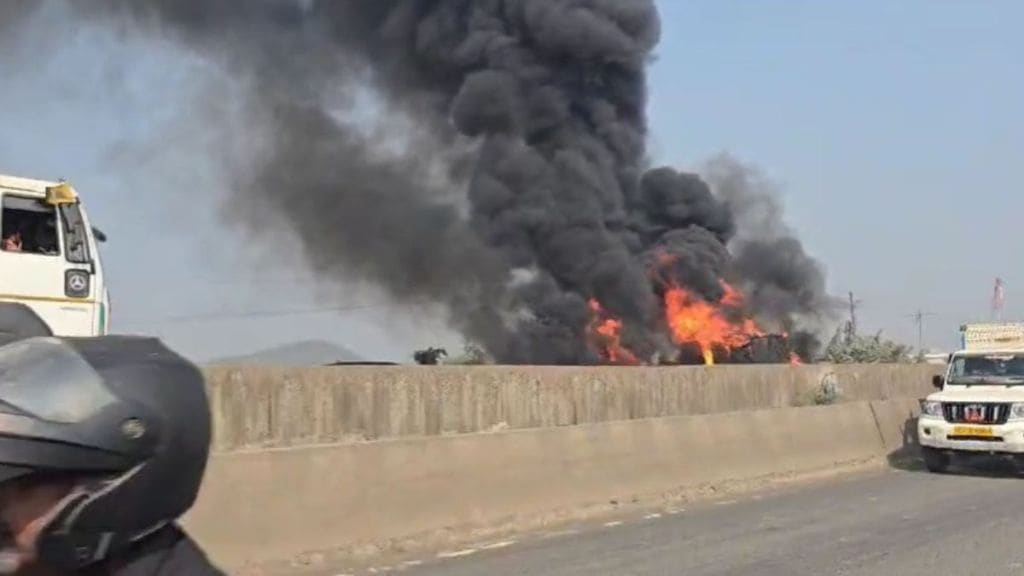 cargo vehicle caught fire on Mumbai Ahmedabad National Highway