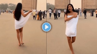 obscene video of a young woman vulgar dance in front of india gate new delhi viral video on social media