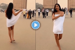 obscene video of a young woman vulgar dance in front of india gate new delhi viral video on social media