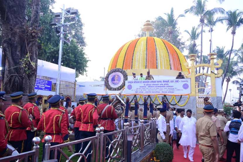 chief minister Devendra fadanvis dcm Eknath shinde and ajit pawar pays tribute to dr Babasaheb Ambedkar on mahaparinirvan diwas at chaityabhoomi