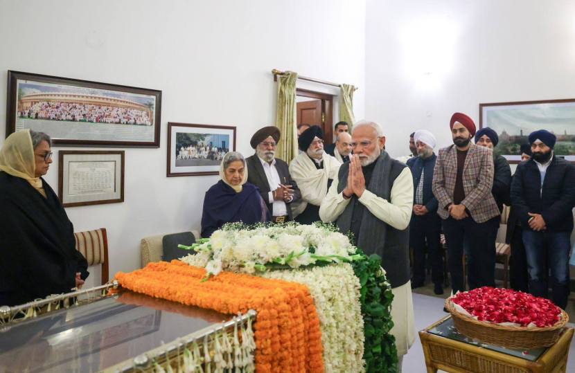 Prime Minister Narendra Modi and home minister amit shah paid tributes to former Prime Minister Manmohan Singh