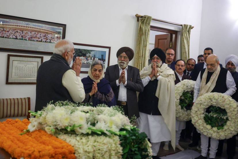 Prime Minister Narendra Modi and home minister amit shah paid tributes to former Prime Minister Manmohan Singh