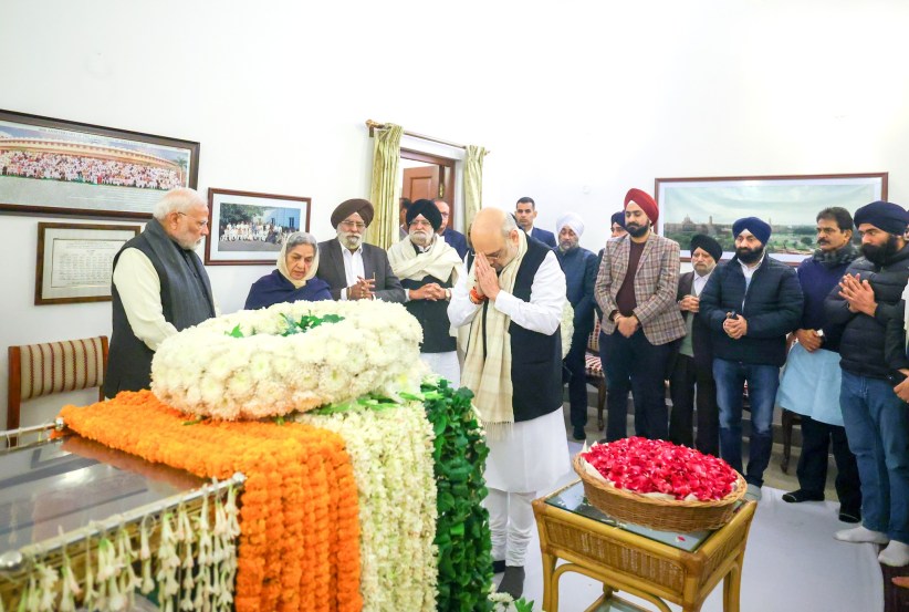 Prime Minister Narendra Modi and home minister amit shah paid tributes to former Prime Minister Manmohan Singh