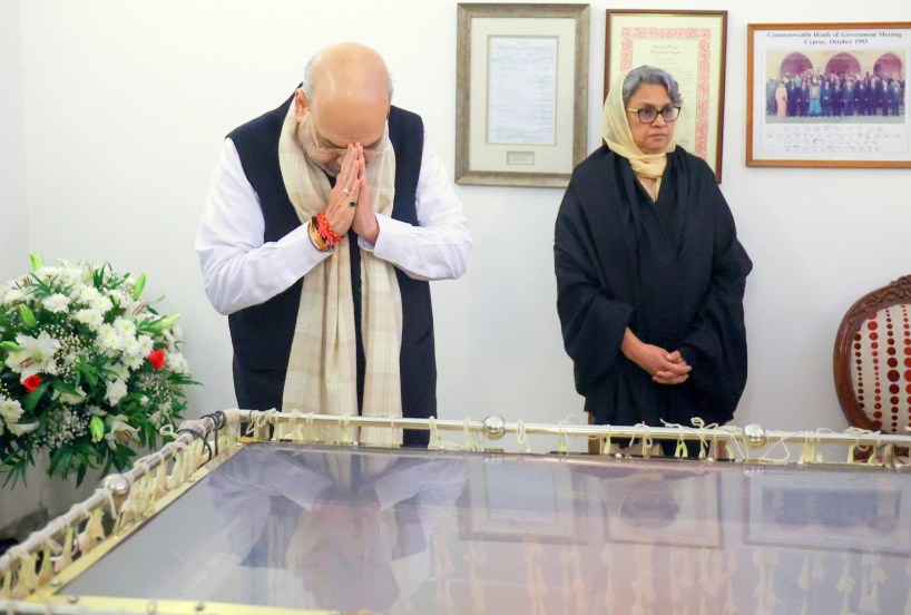 Prime Minister Narendra Modi and home minister amit shah paid tributes to former Prime Minister Manmohan Singh