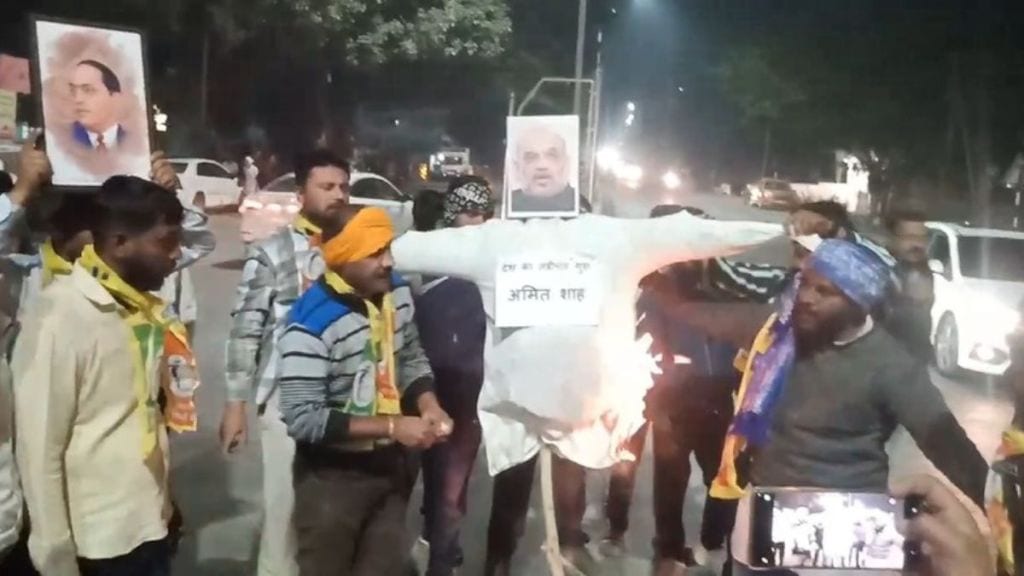 Burning of Amit Shahs symbolic effigy in akola