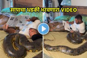 US man reads with giant anaconda Snake shocking video Viral